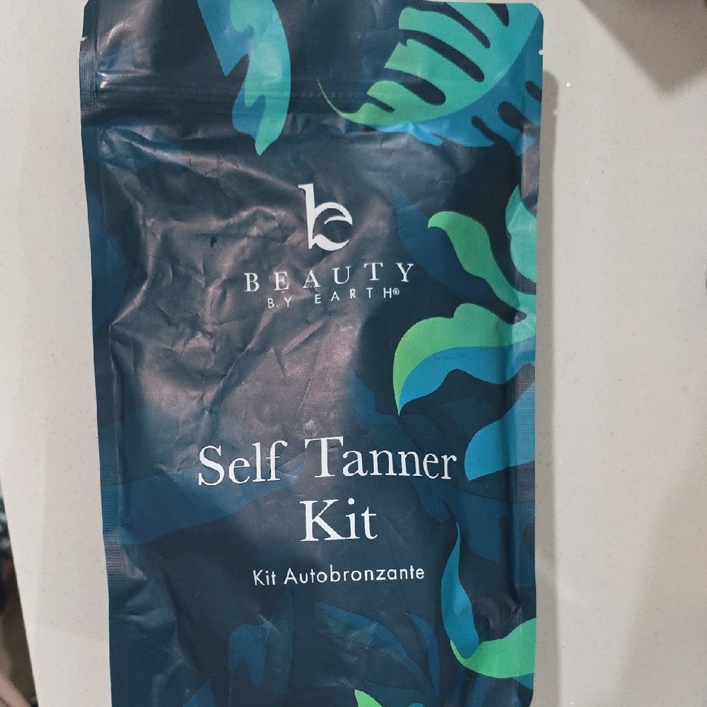Self Tanner Kit - Blue and Green